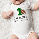 Football thema eerste jaar down birthday romper<br><div class="desc">Football Thema First Year Down Birthday T-shirt Voeg aangepaste tekst toe aan de achterkant om eventuele aanvullende informatie te verstrekken die nodig is voor uw gasten.</div>