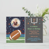 Football uitnodiging met afbeelding jongen verjaar (Staand voorkant)