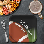 Football Veldspeldag vierkant Papieren Bordje<br><div class="desc">papieren borden in 2 indelingen - 9 inch,  inwendig en 7 inch Snack zijn voorzien van een football op tuinlijnen voor footballs en de woorden "Het is Spelddag!" Punten in onze winkel koppelen.</div>