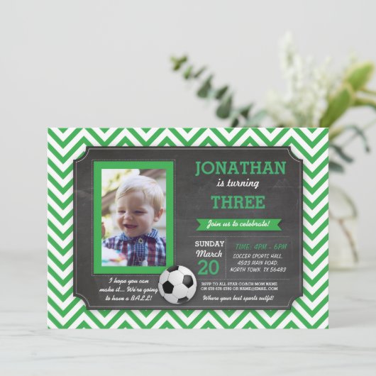 Football Voetbal Birthday Foto uitnodiging (Staand voorkant)