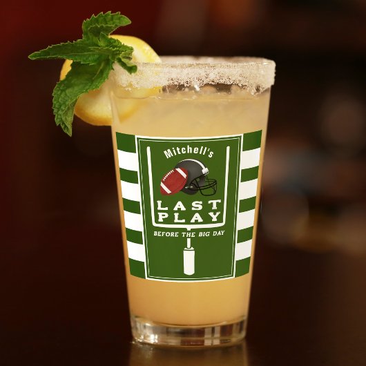 Football vrijgezellenfeest laatste spel voor grote glas