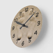 Footprints in the sand novelty clock ronde klok (Hoek)