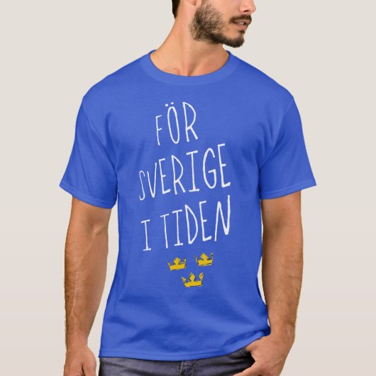 För Sverige i Tiden Swedish Motto Tee Shirt (Voorkant)