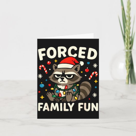 Forced Family Fun – Funny Sarcastic Raccoon Xmas C Kaart (Voorkant)
