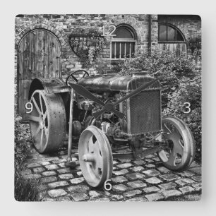  Fordson Tractor, Bredbury Hall Vierkante Klok