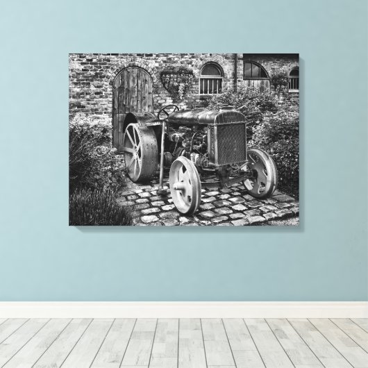 Fordson Tractor, zwart-wit Canvas Afdruk (Insitu (Houten vloer))