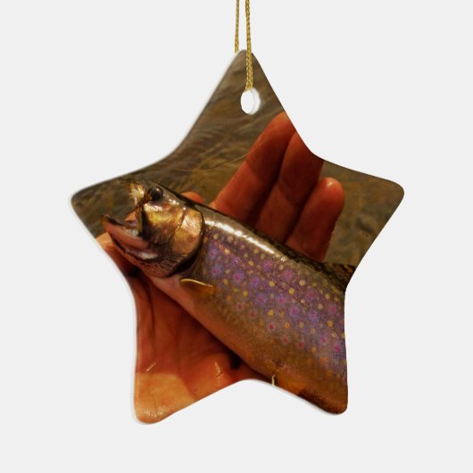 forel in handen keramisch ornament (Rechts)