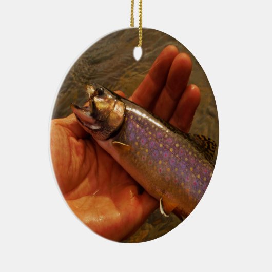 forel in handen keramisch ornament (Rechts)