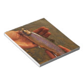 forel in handen notitieblok (Schuin)