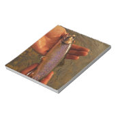 forel in handen notitieblok (Linkerzijde)