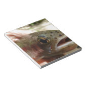 Forel in handen notitieblok (Schuin)