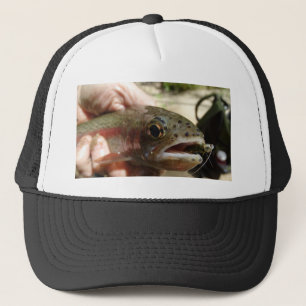 Forel in handen trucker pet