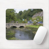 Forelstroom in het dorp Bibury, Muismat (Met muis)