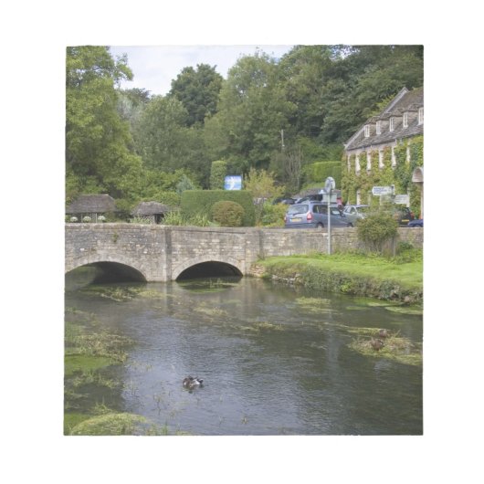 Forelstroom in het dorp Bibury, Notitieblok (Voorkant)