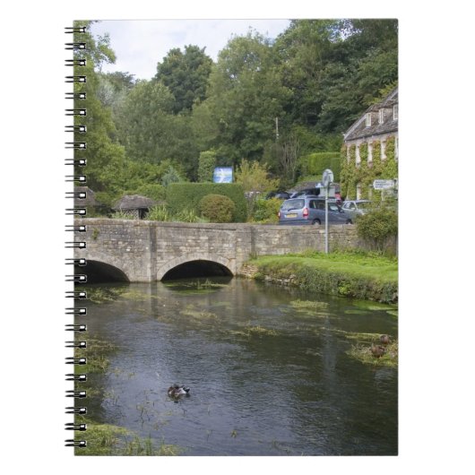 Forelstroom in het dorp Bibury, Notitieboek (Voorkant)