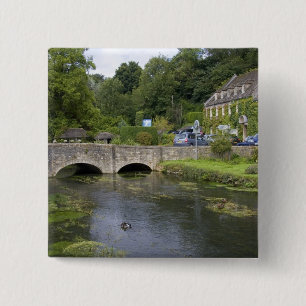 Forelstroom in het dorp Bibury, Vierkante Button 5,1 Cm