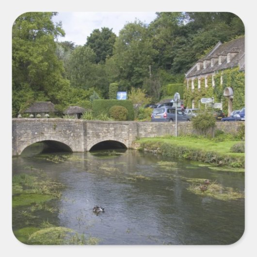 Forelstroom in het dorp Bibury, Vierkante Sticker (Voorkant)