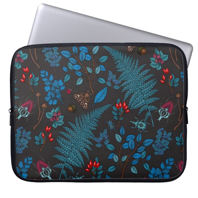 Forest berries, leaves and bugs 1 laptop sleeve (Voorkant)