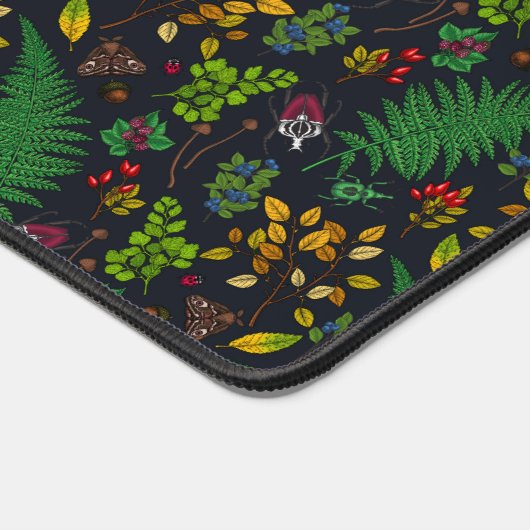Forest berries, leaves and bugs on graphics black bureaumat (Hoek)