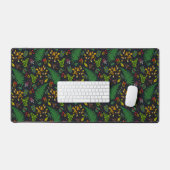 Forest berries, leaves and bugs on graphics black bureaumat (Keyboard & Muis)