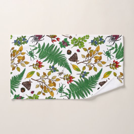 Forest berries, leaves and bugs on white bad handdoek (Handdoek)