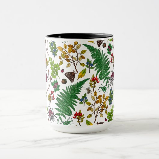 Forest berries, leaves and bugs on white mok (Midden)