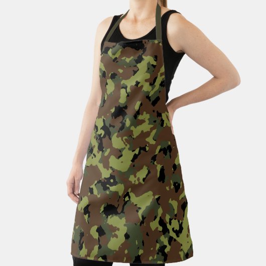 Forest Green Camo Schort (Insitu)