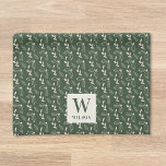 Forest Green en Beige Monogram Naam Kerstmis Theedoek<br><div class="desc">Op maat ontworpen monogram keukenhanddoek voor het vakantieseizoen met rustiek bosgroen en beige kerstbladontwerp met gepersonaliseerd initiaal en naam.</div>