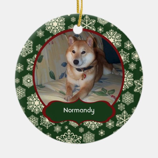 Forest Green Snowflakes Personated Photo Round Keramisch Ornament (Voorkant)