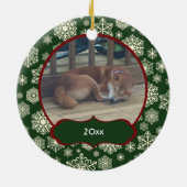 Forest Green Snowflakes Personated Photo Round Keramisch Ornament (Achterkant)