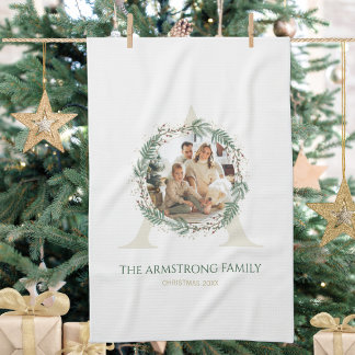 Forest Green Wreath Monogram Home Accent Theedoek