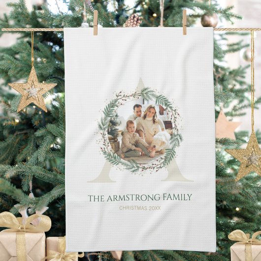 Forest Green Wreath Monogram Home Accent Theedoek