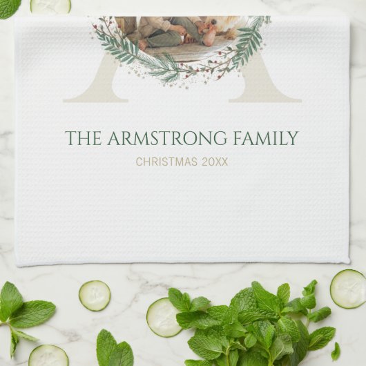 Forest Green Wreath Monogram Home Accent Theedoek (Gevouwen)