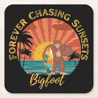 Forever Chasing Zonsondergangen Bigfoot Surfing Zw Kartonnen Onderzetters