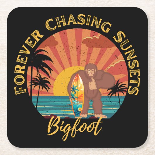 Forever Chasing Zonsondergangen Bigfoot Surfing Zw Kartonnen Onderzetters (Voorkant)