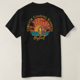 Forever Chasing Zonsondergangen Bigfoot Surfing Zw T-shirt
