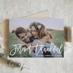 Forever Dankbaar Moderne Kalligrafie Trouwfoto Bedankkaart<br><div class="desc">Stuur bedankt naar familie en vrienden om deel uit te maken van uw speciale dag met deze aanpasbare bedankkaart. Het nummer "Forever Thankful" is in de moderne kalligrafie opgenomen. U kunt deze elegante bruiloft bedankkaart personaliseren door uw gegevens toe te voegen. Deze foto bruiloft bedankkaart is verkrijgbaar in andere kleuren...</div>