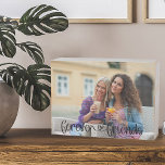 Forever Friends Cute Heart Typografie Aangepaste f Houten Kist Print<br><div class="desc">Trendy houten boxbord met je eigen aangepaste foto. Een mooi fotocadeau met tekstbedekking die "vrienden voor altijd" in handschrift leest en gekoppeld is aan een schattig liefdeshart. Het fotomalplaatje is opstelling voor u om uw foto toe te voegen - landschapsformaat zal het gemakkelijkst zijn om met te werken. Blader naar...</div>
