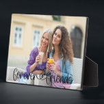 Forever Friends Love Heart Typografie Aangepaste f Fotoplaat<br><div class="desc">Lekker fotoplaque met je eigen aangepaste foto. Een mooi fotocadeau met tekstbedekking die "vrienden voor altijd" in handschrift leest en gekoppeld is aan een schattig liefdeshart. Het fotomalplaatje is opstelling voor u om uw foto toe te voegen - landschapsformaat zal het gemakkelijkst zijn om met te werken. Blader naar mijn...</div>