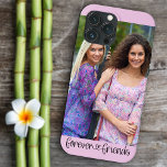 Forever Friends Photo Cute Heart Typografie Case-Mate iPhone Case<br><div class="desc">Koel fototelefoondraagtas met uw eigen aangepaste foto. Een mooi fotocadeau met tekstbedekking die "vrienden voor altijd" in handschrift leest en gekoppeld is aan een schattig liefdeshart. Het fotomalplaatje is opstelling voor u om uw foto toe te voegen die in portretformaat zal worden getoond zodat, als u problemen met plaatsing hebt,...</div>
