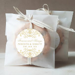 Forever Gold  Glamor Wedding Monogram Ronde Sticker<br><div class="desc">Elegant  geïnspireerd als 'Forever en Altijd' bruiloft bevoordeelt stickers die een  decoratief grensontwerp hebben met een metalen gouden glans van de champagne. Pas de ronde stickers met de tekst van het douanemonogram aan.</div>