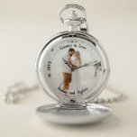 Forever in Love Wedding Jubileum Foto Pocket W Zakhorloge<br><div class="desc">Houd je belangrijke andere kant op met deze foto-verjaardagszorg met foto,  sentiment,  naam,  huwelijk en aantal gehuwde jaren. Composietontwerp per feestdag — Design.</div>