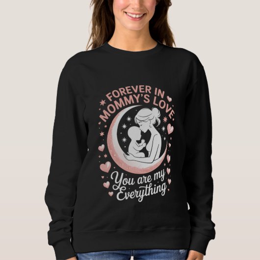 "Forever in Mommy's Love" Cozy Black Sweatshirt. Trui (Voorkant)