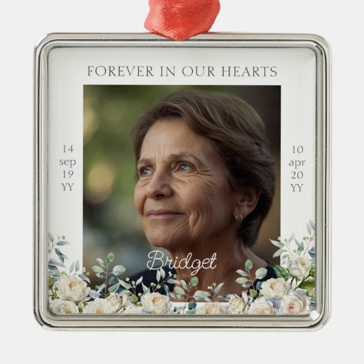 Forever In Our Hearts White Roses Remembrance Metalen Ornament (Voorkant)