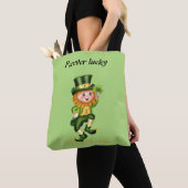 Forever Lucky Green Gnome & Gold Confetti op groen Tote Bag (Dichtbij)