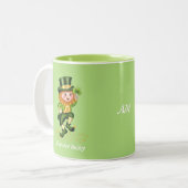 Forever Lucky Green Gnome & Monogram op Lime Green Tweekleurige Koffiemok (Voorkant links)
