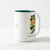 Forever Lucky Green Gnome & Monogram Tweekleurige Koffiemok (Voorkant rechts)