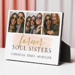 Forever Soul Sisters Fotocollage Vriendschap Gift Fotoplaat<br><div class="desc">Vier uw onbreekbare band met deze elegante fotocollage,  ontworpen voor zielszusters die lachen,  liefde en onvergetelijke momenten hebben gedeeld. Een oprechte herinnering die je vriendschap vastlegt in een warme en moderne esthetiek.</div>
