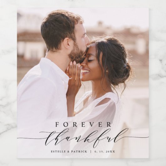 Forever Thankful Black Script Photo Weddenschap Wijn Etiket (Enkel label)