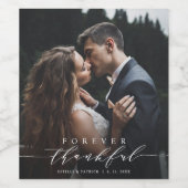 Forever Thankful White Script Photo Weddenschap Wijn Etiket (Enkel label)